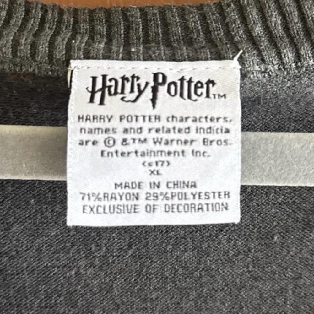 Harry Potter Gray Gryffindor Cardigan - Picture 6 of 8
